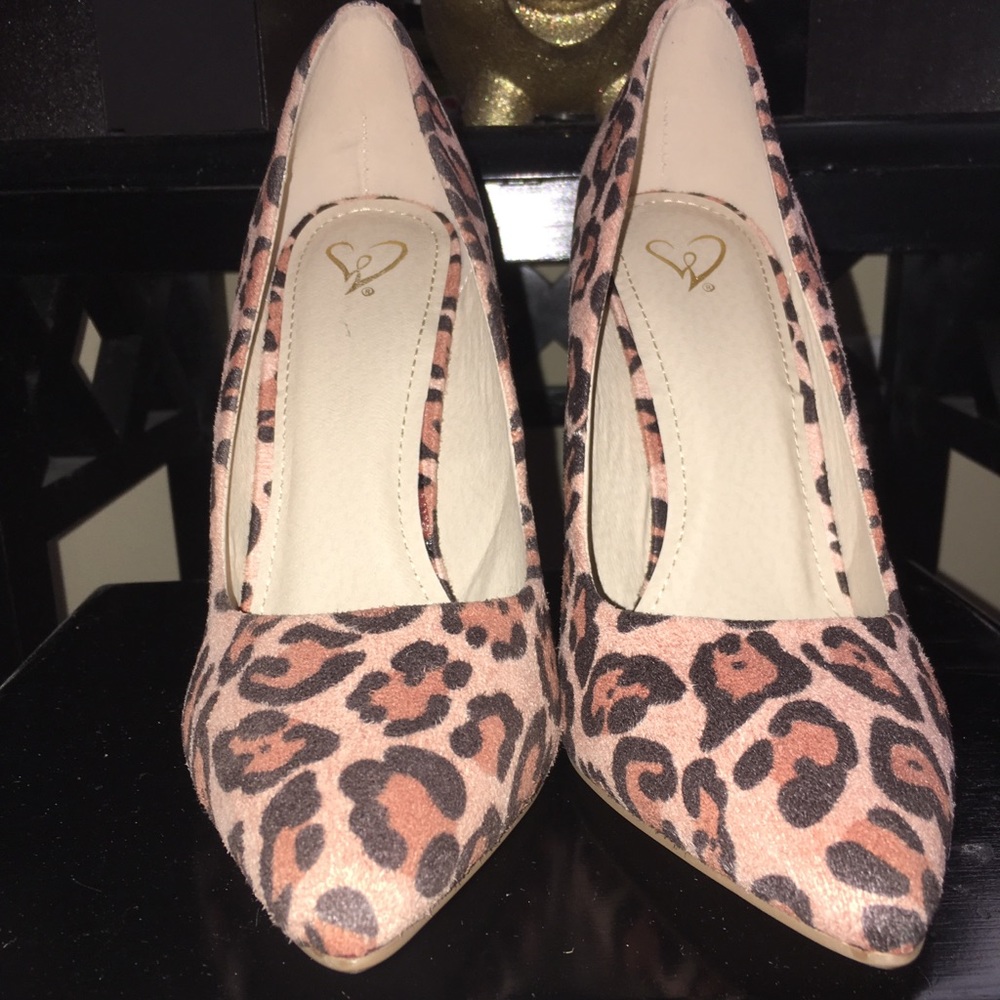 HOTT Leopard Pumps - Picture 4 of 5